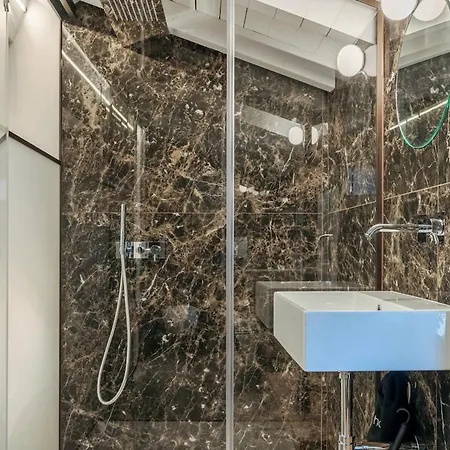 Host4u - Beautiful New 56 In Center Piazzale Arnaldo