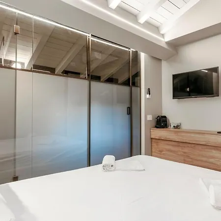 Host4u - Beautiful New 56 In Center Piazzale Arnaldo Apartman Brescia