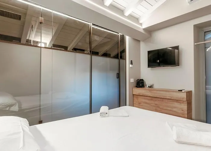 Host4u - Beautiful New 56 In Center Piazzale Arnaldo Apartman Brescia